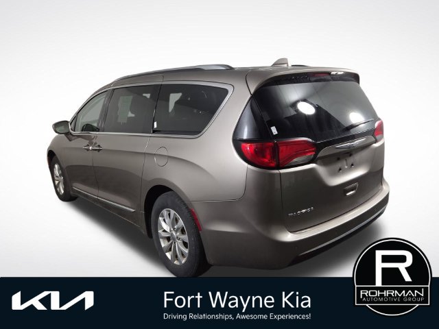 Used 2018 Chrysler Pacifica Touring-L Plus FWD image 9
