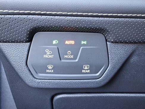 Used 2025 Volkswagen Atlas SE FWD image 20