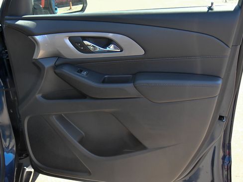 Used 2022 Chevrolet Traverse LT image 43