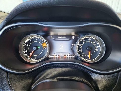 Used 2019 Jeep Cherokee Limited FWD image 23