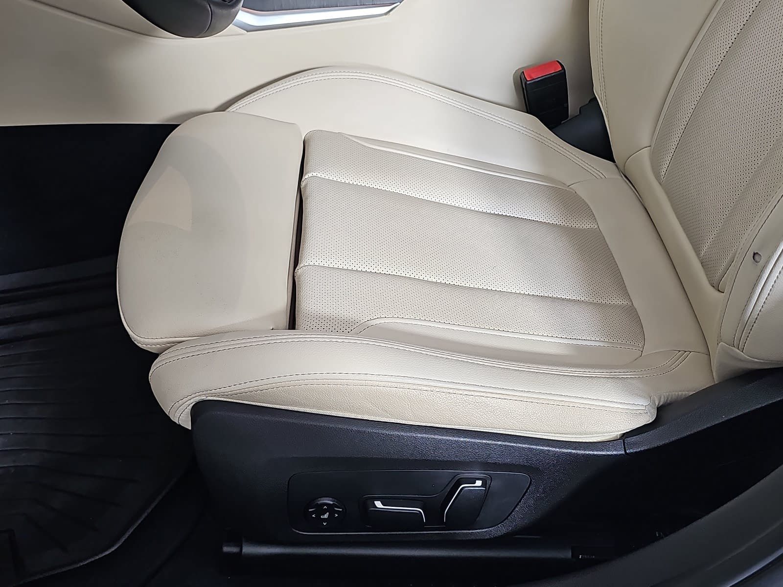 Used 2024 BMW 330i Sedan w/ Convenience Package RWD image 28