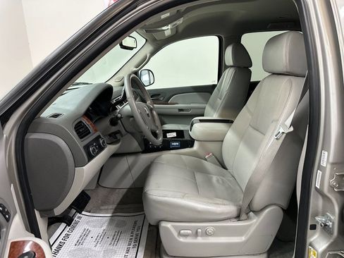 Used 2008 GMC Yukon SLT w/ SLT Preferred Equipment Group image 9