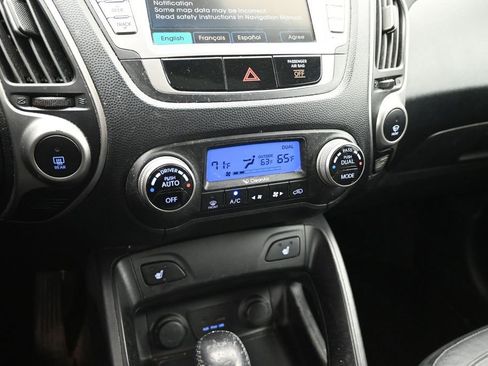 Used 2011 Hyundai Tucson Limited w/ Premium Pkg 3 FWD image 17