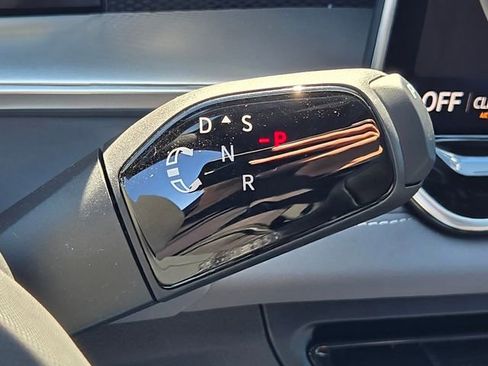 New 2026 Volkswagen Tiguan SE R-Line FWD image 21