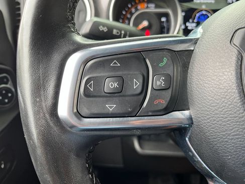 Used 2022 Jeep Wrangler Unlimited Sahara AWD/4WD image 27