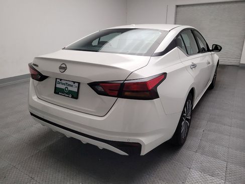 Used 2025 Nissan Altima 2.5 SV FWD image 7