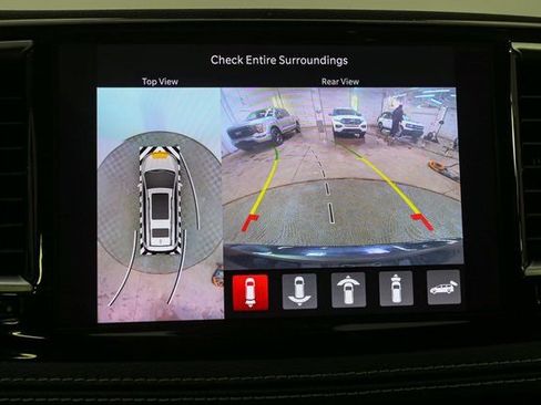 Used 2023 Chrysler Pacifica Limited image 31