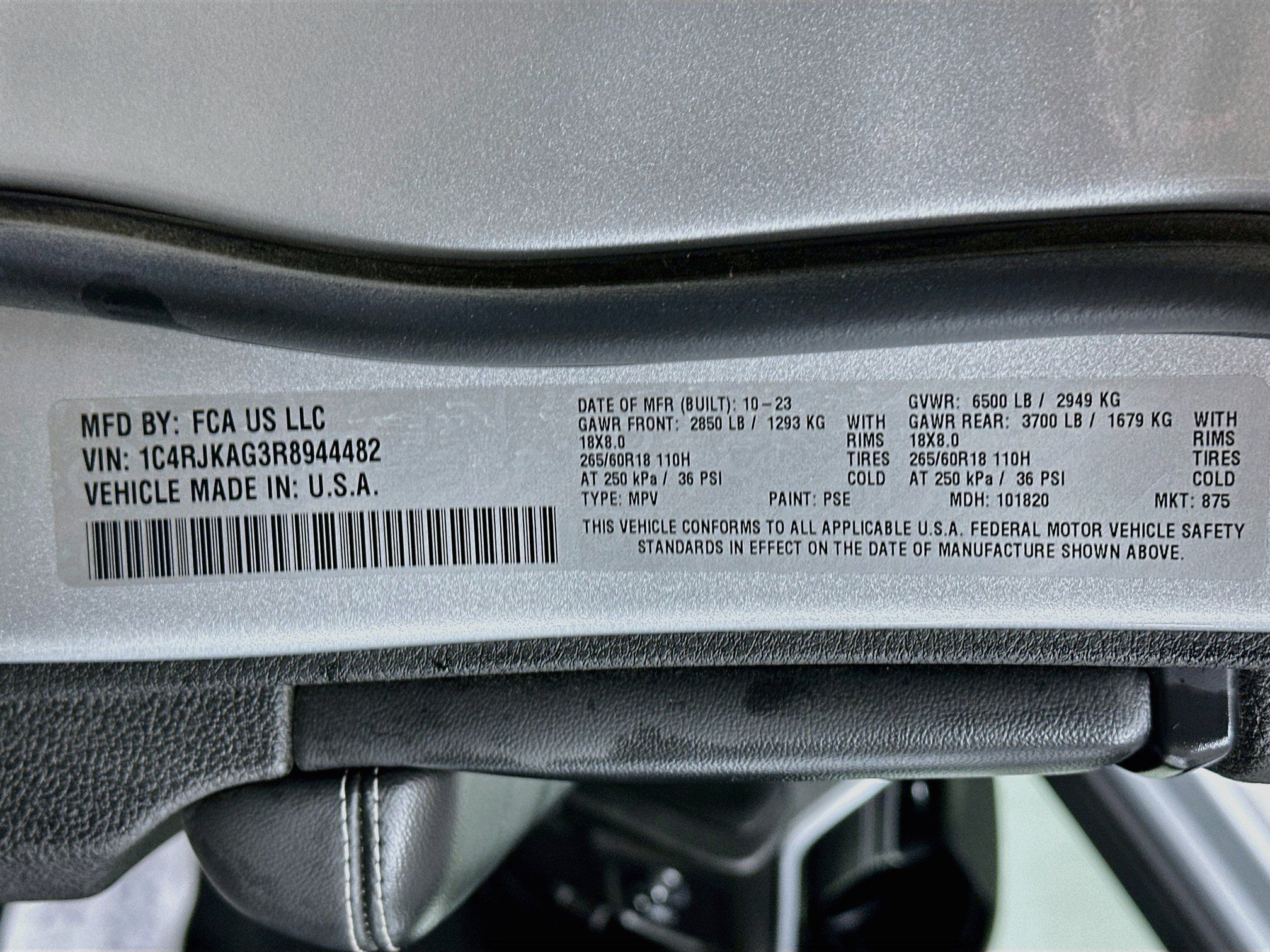 Used 2024 Jeep Grand Cherokee L Laredo AWD/4WD image 31