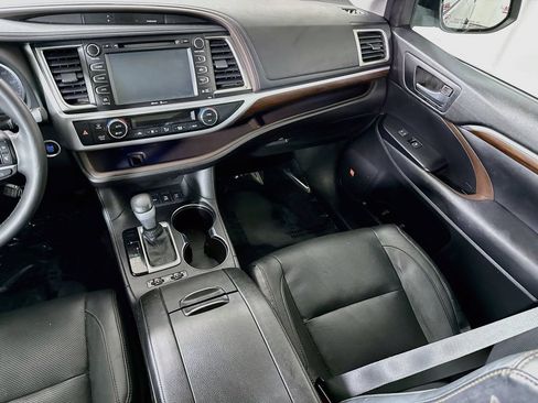 Used 2015 Toyota Highlander Limited Platinum AWD/4WD image 28