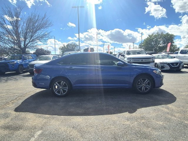 Used 2024 Volkswagen Jetta SE FWD image 2