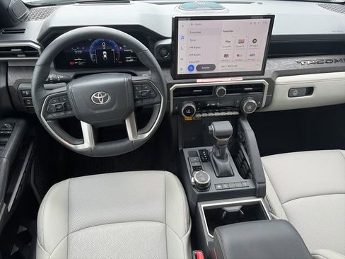 Used 2025 Toyota Tacoma Limited AWD/4WD image 15