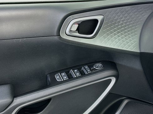 Used 2025 Kia Soul LX w/ LX Technology Package image 15