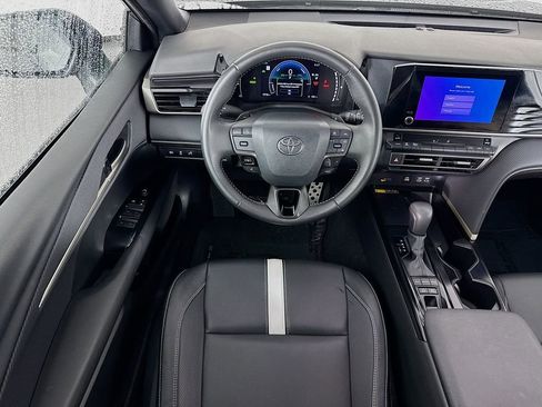 Used 2025 Toyota Camry SE image 28