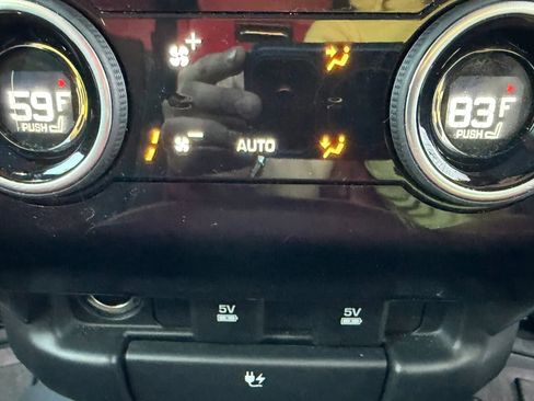 Used 2018 Land Rover Range Rover Sport HSE Dynamic image 14