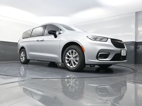 New 2026 Chrysler Pacifica Select image 19