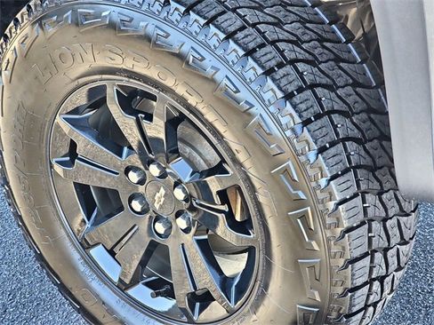 Used 2021 Chevrolet Colorado ZR2 w/ ZR2 Dusk Special Edition image 13