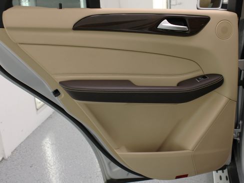 Used 2016 Mercedes-Benz GLE 350 w/ Premium Package image 41