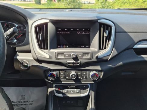 Used 2024 GMC Terrain SLE w/ Driver Convenience Package FWD image 22
