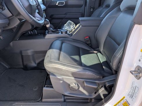 New 2025 Ford Bronco Badlands image 8