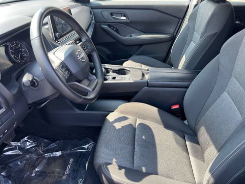 Used 2025 Nissan Rogue SV FWD image 30