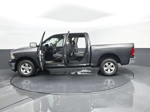 Used 2017 RAM 1500 ST w/ SXT Appearance Group AWD/4WD image 28
