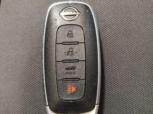 Used 2021 Nissan Versa SV FWD image 32