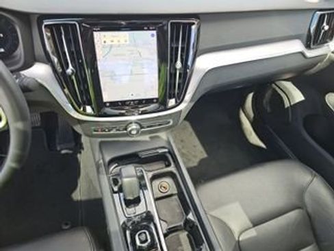 Used 2024 Volvo S60 B5 Core image 5