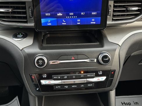 Used 2020 Ford Explorer XLT w/ Equipment Group 202A AWD/4WD image 7