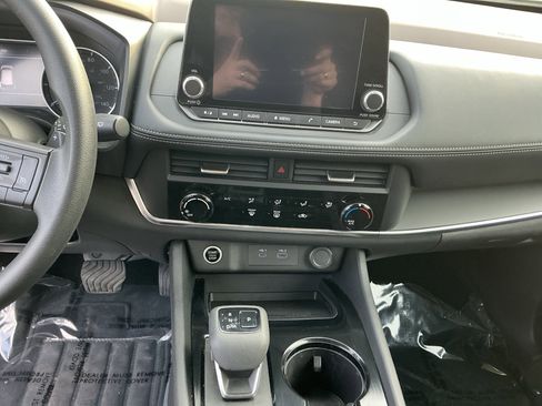 Used 2023 Nissan Rogue S AWD/4WD image 13