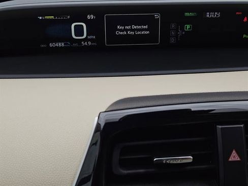 Used 2020 Toyota Prius XLE image 12