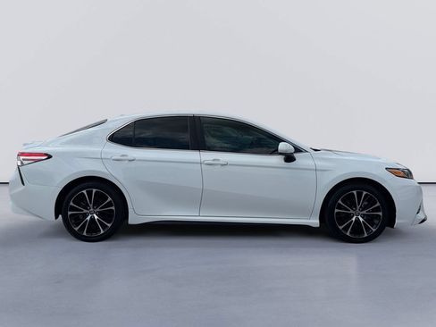 Used 2020 Toyota Camry SE FWD image 2