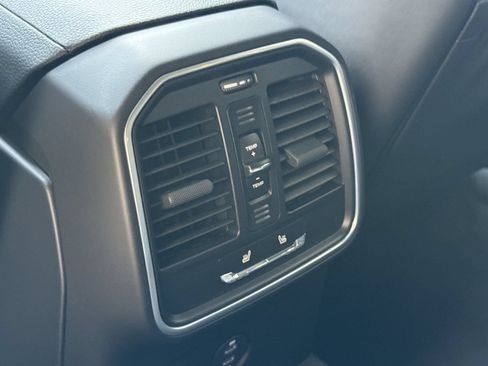 Certified 2026 Porsche Macan AWD/4WD image 15
