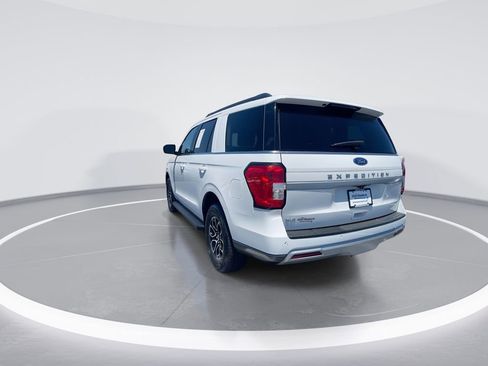 Used 2024 Ford Expedition XLT RWD image 6