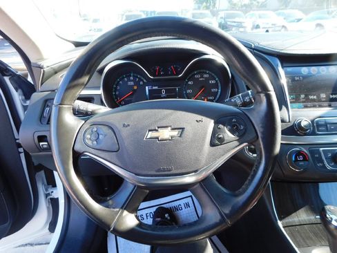 Used 2019 Chevrolet Impala LT FWD image 27