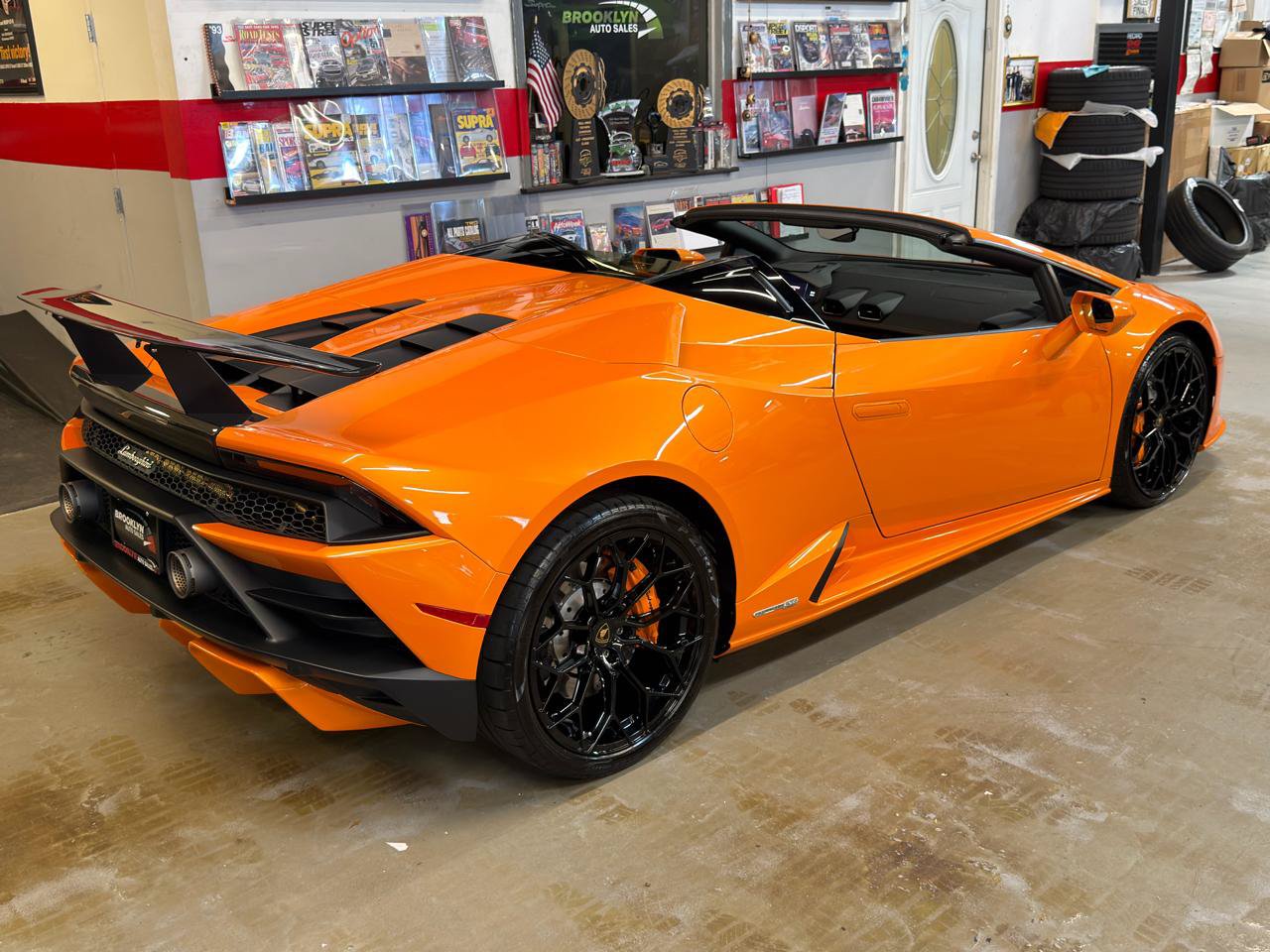 Used 2021 Lamborghini Huracan EVO RWD image 6