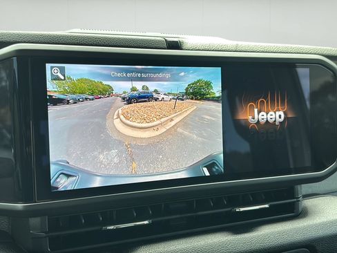 Used 2024 Jeep Gladiator Sport AWD/4WD image 28