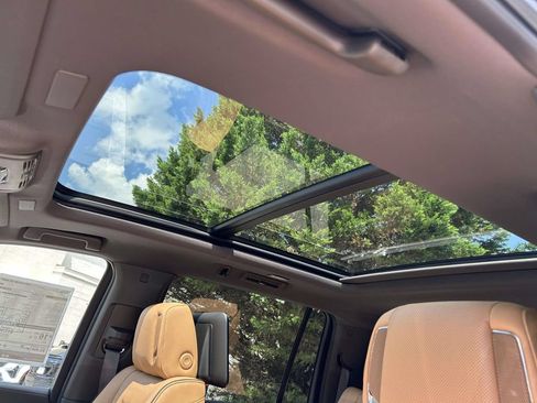 New 2026 Cadillac Escalade ESV Luxury AWD/4WD image 25