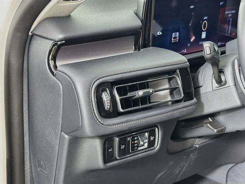 Used 2026 Lincoln Aviator 2WD image 10