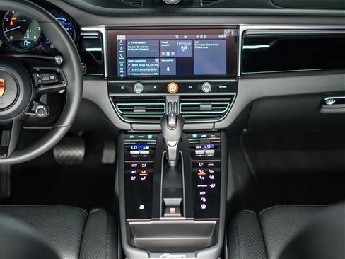 Certified 2026 Porsche Macan AWD/4WD image 25