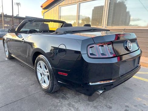 Used 2014 Ford Mustang Convertible image 4