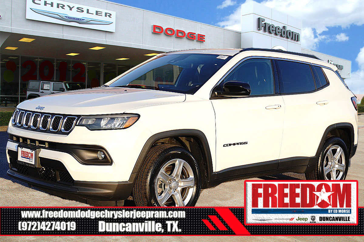 Used 2024 Jeep Compass Latitude AWD/4WD image 1