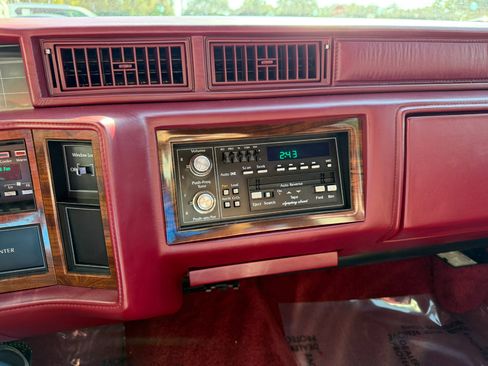 Used 1991 Cadillac De Ville Coupe image 34