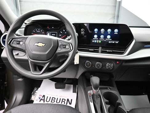 Used 2024 Chevrolet Trax LS w/ LS Convenience Package FWD image 13