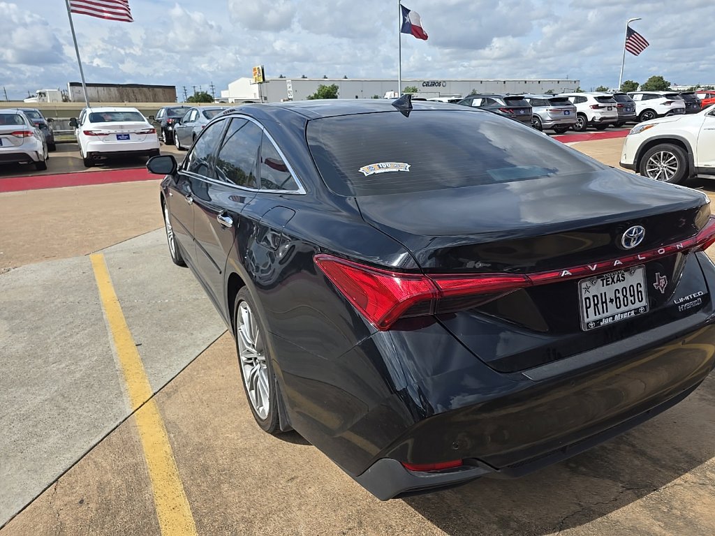 Used 2021 Toyota Avalon Limited w/ Advanced Safety Package FWD image 3