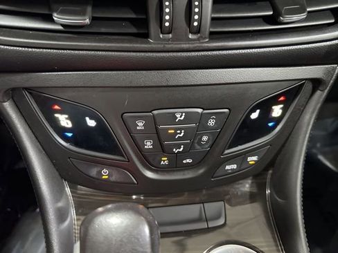 Used 2020 Buick Envision Essence image 20
