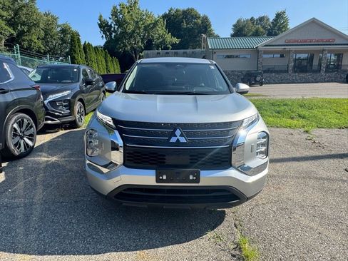 New 2025 Mitsubishi Outlander ES AWD/4WD image 2