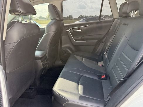 Used 2022 Toyota RAV4 XLE Premium image 14