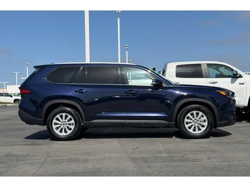Used 2025 Toyota Grand Highlander AWD image 3