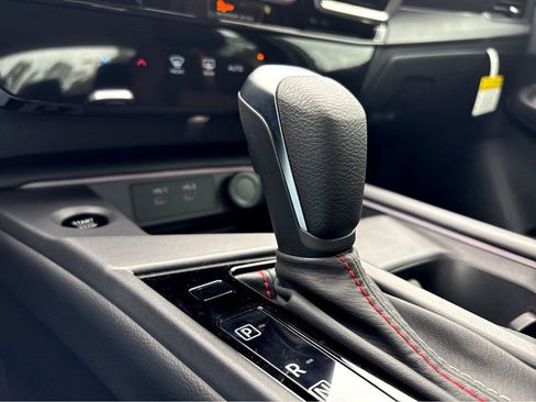 New 2026 Nissan Sentra SR w/ Floor Mat Package FWD image 17