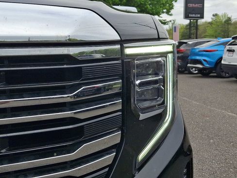 Used 2023 GMC Sierra 1500 SLT w/ SLT Premium Plus Package AWD/4WD image 11